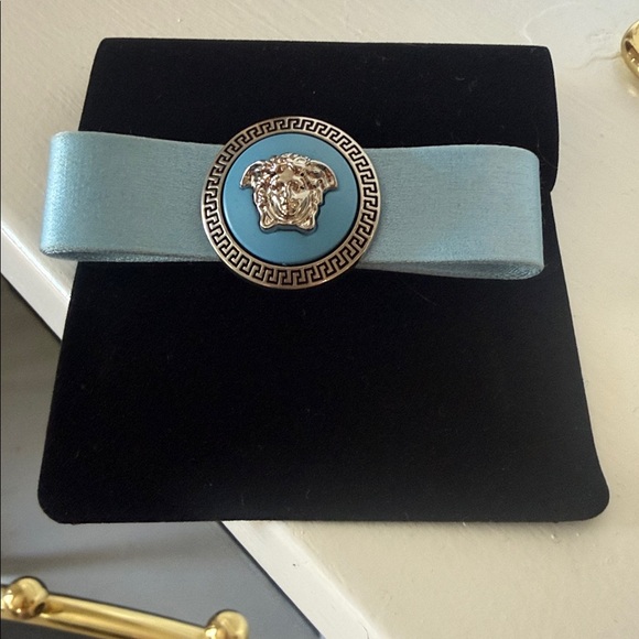 VERSACE Biggie Medusa satin hair clip - Picture 3 of 4